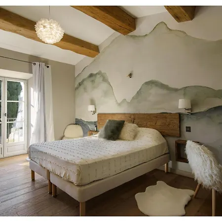 Villa Isabele - Steps From The Sea